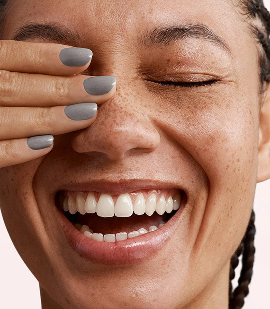 Pink Gellac - Satin Grey - Gellak - Vegan - Grijs - Glanzend - 15ml 5 Pink Gellac - Satin Grey - Gellak - Vegan - Grijs - Glanzend - 15ml - Image 3