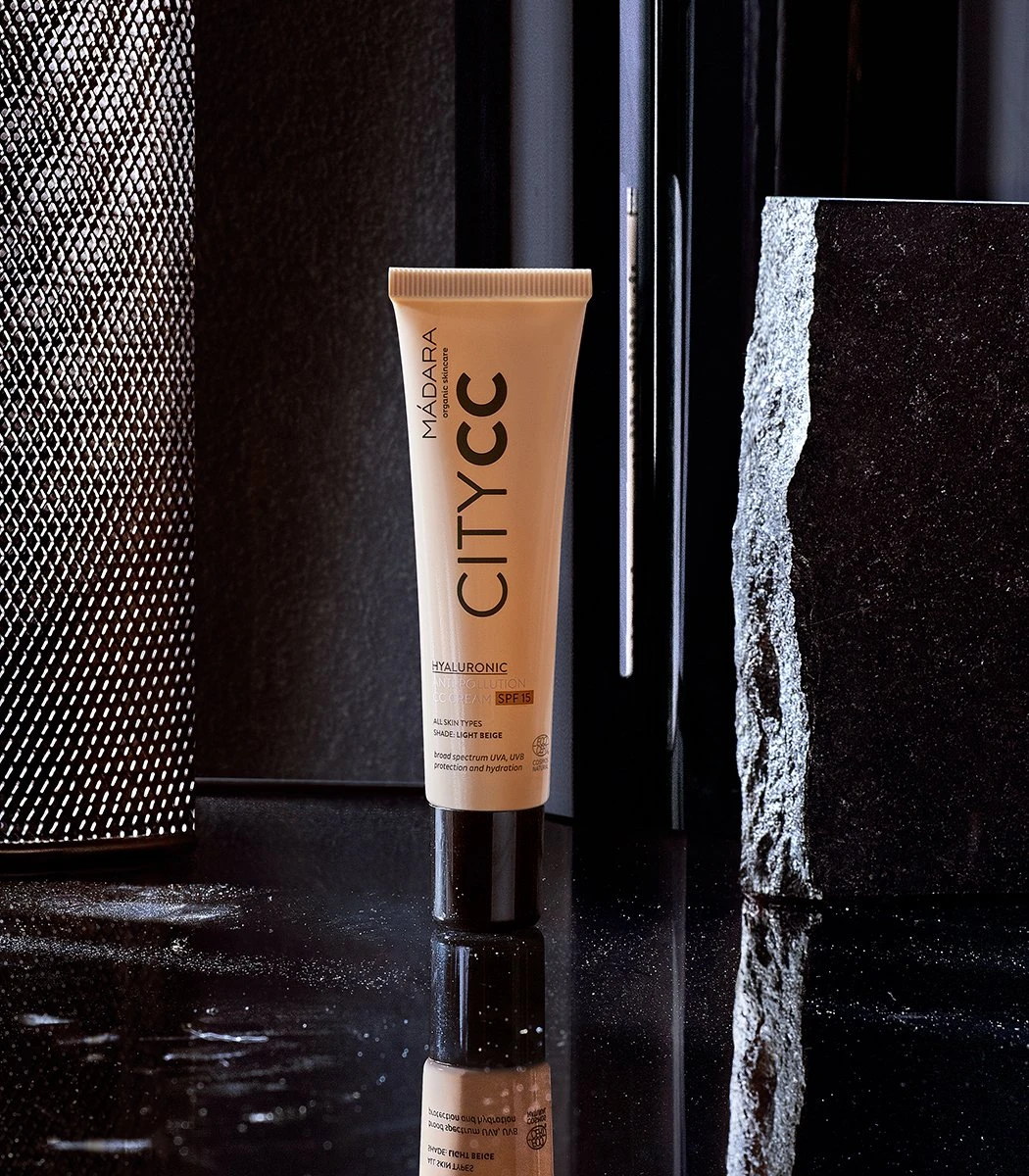 MÁDARA Anti-Pollution CC Cream SPF15 Medium Beige 40ml - Hyaluronzuur -UVA/UVB 5 MÁDARA Anti-Pollution CC Cream SPF15 Medium Beige 40ml - Hyaluronzuur -UVA/UVB - Image 3