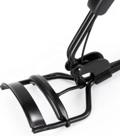 INTER-ESQUE® Wimperkruller - Eyelash Curler + 5x Gratis Extra Siliconen Pad - Zwart 11 INTER-ESQUE® Wimperkruller - Eyelash Curler + 5x Gratis Extra Siliconen Pad - Zwart -Modecosmetica Winkel 1063x1200 12
