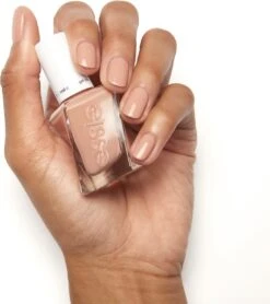 Essie Gel Couture - 30 Sew Me - Beige Nagellak - 13,5 Ml -Modecosmetica Winkel 1068x1200