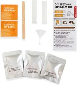 Kikkerland DIY Bijenwas Lip Balsem Kit - Maak Je Eigen Lippenbalsem - 100% Natuurlijk - Voor Twee Balsem Sticks 10 Kikkerland DIY Bijenwas Lip Balsem Kit - Maak Je Eigen Lippenbalsem - 100% Natuurlijk - Voor Twee Balsem Sticks -Modecosmetica Winkel 1080x1200 1