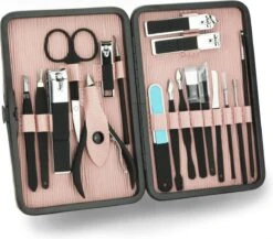 ATV PERFECTUM Luxe Manicure Pedicure & Gezichtsverzorging Set – 18 Delig – Inclusief Leren Opbergetui 16 ATV PERFECTUM Luxe Manicure Pedicure & Gezichtsverzorging Set – 18 Delig – Inclusief Leren Opbergetui -Modecosmetica Winkel 1200x1053 1