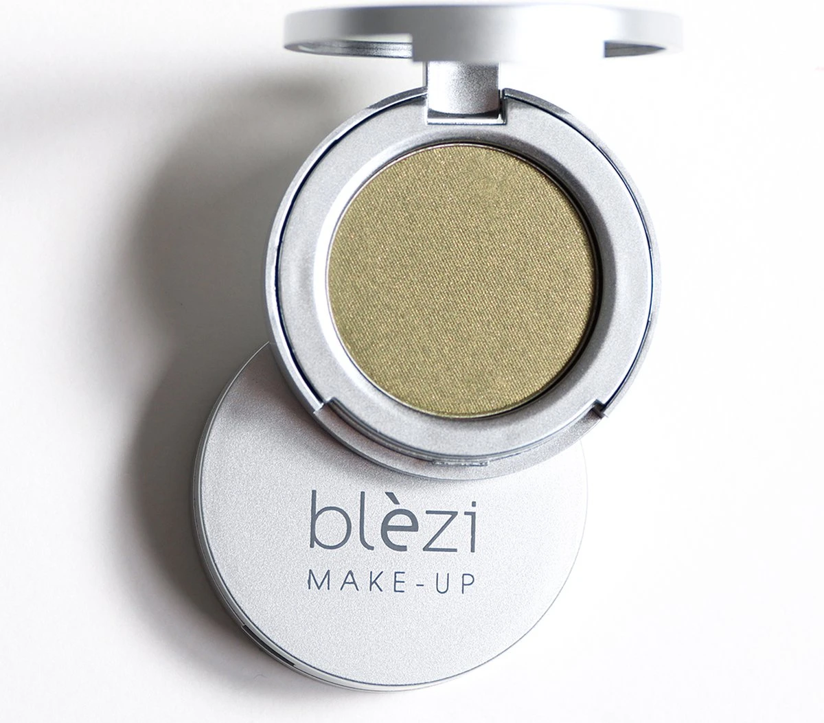 Blèzi® Eye Shadow 20 Lush Green - Groene Oogschaduw - Matglanzend Olijfgroen 4 Blèzi® Eye Shadow 20 Lush Green - Groene Oogschaduw - Matglanzend Olijfgroen - Image 2
