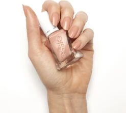 Essie Gel Couture - 30 Sew Me - Beige Nagellak - 13,5 Ml -Modecosmetica Winkel 1200x1079