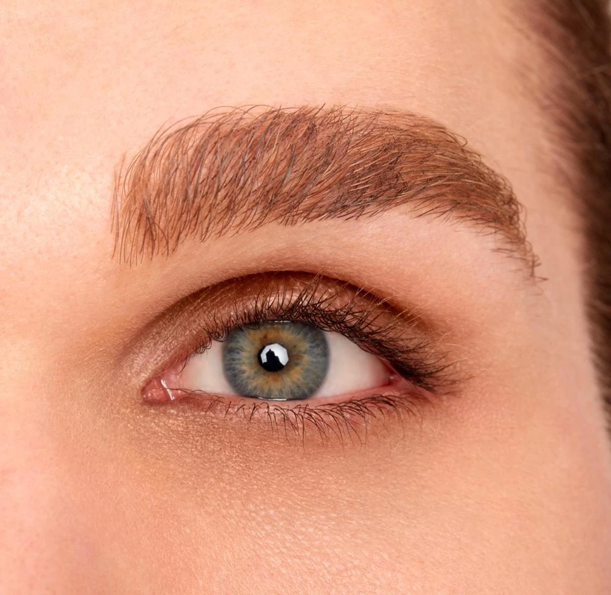 NYX Professional Makeup Fill & Fluff Eyebrow Pomade Pencil - FFEP01 Blonde - Wenkbrauwpotlood - 0,2 Gr 8 NYX Professional Makeup Fill & Fluff Eyebrow Pomade Pencil - FFEP01 Blonde - Wenkbrauwpotlood - 0,2 Gr - Image 6