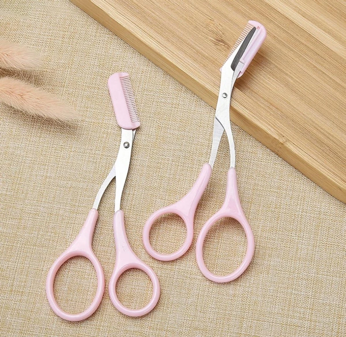 Without Lemons | Wenkbrauwschaar | Wenkbrauw Trimmer | Browshaper | BeautyTool | Gezichts Schaar | Dames| Ontharing | Design | Roze 7 Without Lemons | Wenkbrauwschaar | Wenkbrauw Trimmer | Browshaper | BeautyTool | Gezichts Schaar | Dames| Ontharing | Design | Roze - Image 5