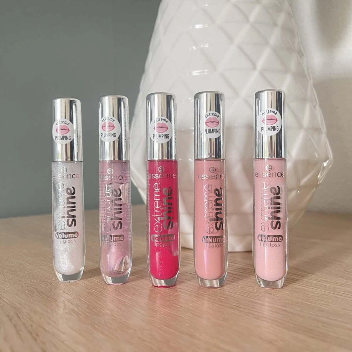 Essence Extreme Shine Volume Lipgloss 5 Ml 02 Summer Punch 4 Essence Extreme Shine Volume Lipgloss 5 Ml 02 Summer Punch - Image 2