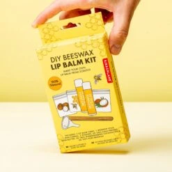 Kikkerland DIY Bijenwas Lip Balsem Kit - Maak Je Eigen Lippenbalsem - 100% Natuurlijk - Voor Twee Balsem Sticks 12 Kikkerland DIY Bijenwas Lip Balsem Kit - Maak Je Eigen Lippenbalsem - 100% Natuurlijk - Voor Twee Balsem Sticks -Modecosmetica Winkel 1200x1200 1239
