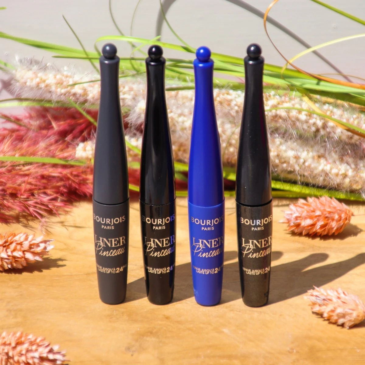 Bourjois Liner Pinceau Eyeliner - 01 Noir 13 Bourjois Liner Pinceau Eyeliner - 01 Noir - Image 11
