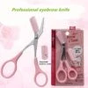 Etude House - Wenkbrauw Trimmer/Schaar/Kam - Roze 2 Etude House - Wenkbrauw Trimmer/Schaar/Kam - Roze -Modecosmetica Winkel 1200x1200 1958