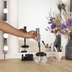 Tristar MB-2020 Make-up Kwastenreiniger – Reinigen én Drogen – Met 8 Rubberen Houders 19 Tristar MB-2020 Make-up Kwastenreiniger – Reinigen én Drogen – Met 8 Rubberen Houders -Modecosmetica Winkel 1200x1200 2005