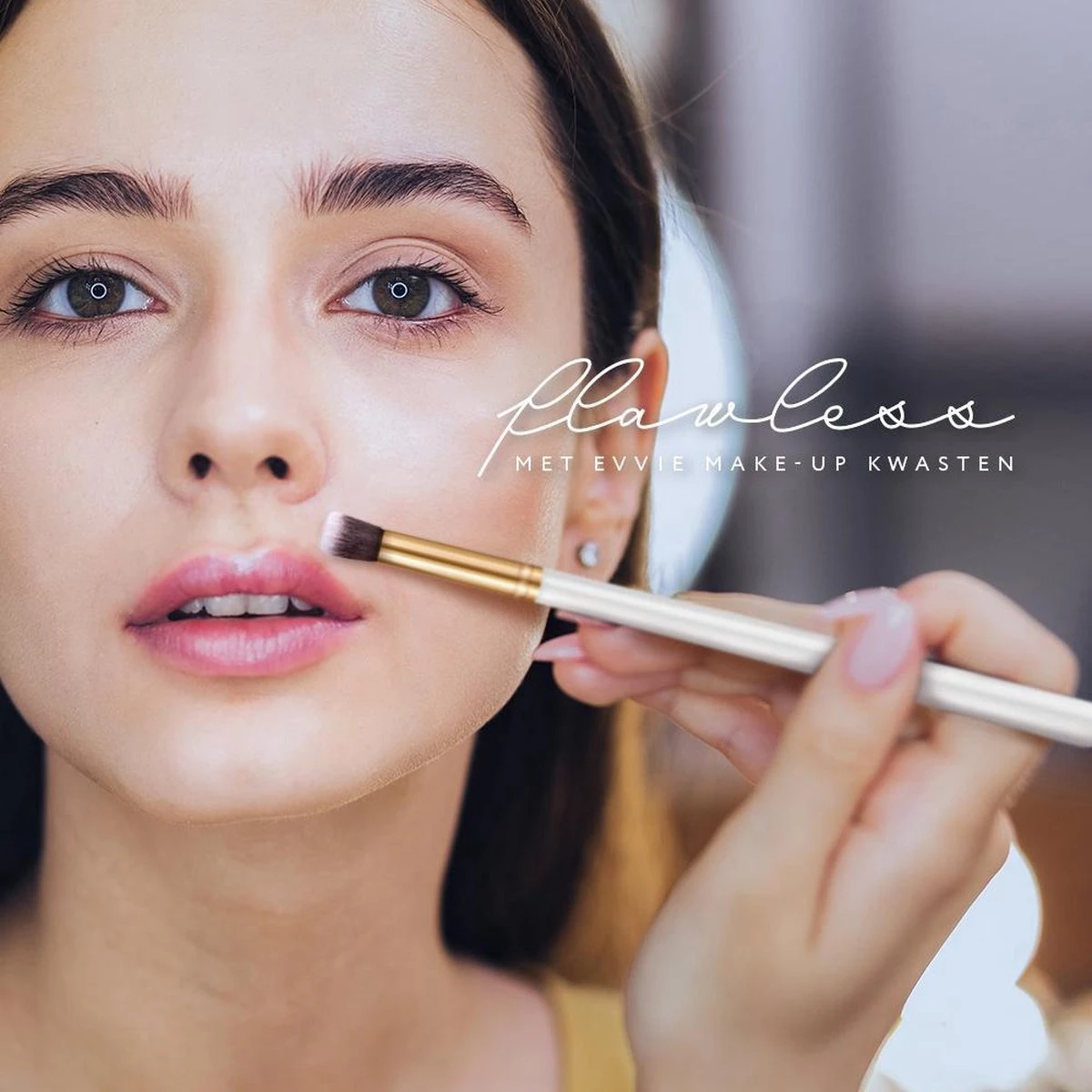 Evvie Contouring Set/ Concealer Palette Met 10-delige Kabuki Kwasten Set 5 Evvie Contouring Set/ Concealer Palette Met 10-delige Kabuki Kwasten Set - Image 3