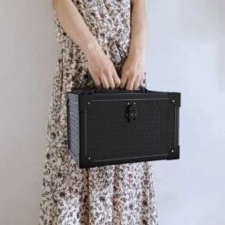 Make Up Koffer- Make Up Organizer- Beautycase -zwart -Make-upkoffer- Multifunctionele Koffer- Make-upkoffer- Sieradenkoffer- Kapperskoffer- Afneembare Schouderriem- Klassieke Zwarte Beautycase 16 Make Up Koffer- Make Up Organizer- Beautycase -zwart -Make-upkoffer- Multifunctionele Koffer- Make-upkoffer- Sieradenkoffer- Kapperskoffer- Afneembare Schouderriem- Klassieke Zwarte Beautycase -Modecosmetica Winkel 1200x1200 2650