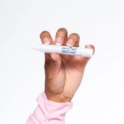 Herome French Liner - Manicurestift - Creëer Witte Nagelranden In Een Handomdraai - 5ml. 17 Herome French Liner - Manicurestift - Creëer Witte Nagelranden In Een Handomdraai - 5ml. -Modecosmetica Winkel 1200x1200 634