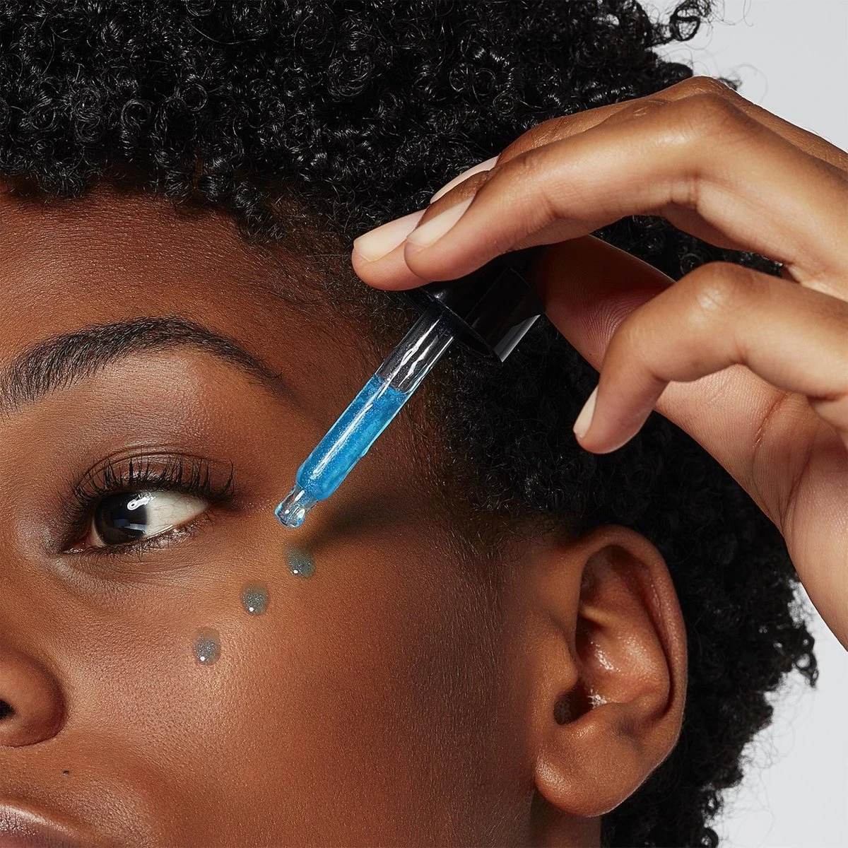 L’Oréal Paris Infalilible Prep Serum Magic Essence Drops - Vloeibare Primer 4 L’Oréal Paris Infalilible Prep Serum Magic Essence Drops - Vloeibare Primer - Image 2