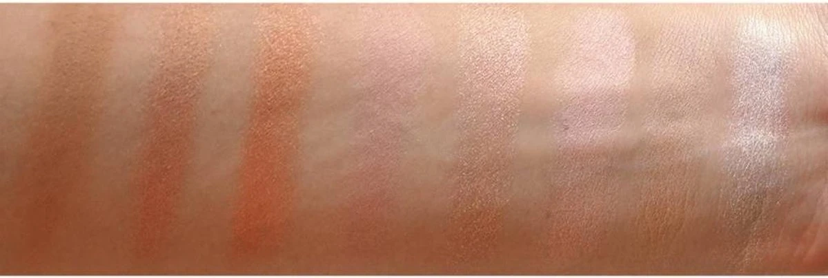 MAKEUP REVOLUTION Ultra Blush Palette Golden Sugar, 13 G 4 MAKEUP REVOLUTION Ultra Blush Palette Golden Sugar, 13 G - Image 2