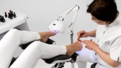 SUNfeet UV Lamp Op Statief - Lamp Voor Gelnagels 80W - LED Lamp Nagels - Gellak Lamp - Nageldroger - Wit 9 SUNfeet UV Lamp Op Statief - Lamp Voor Gelnagels 80W - LED Lamp Nagels - Gellak Lamp - Nageldroger - Wit -Modecosmetica Winkel 1200x674 1