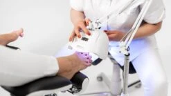 SUNfeet UV Lamp Op Statief - Lamp Voor Gelnagels 80W - LED Lamp Nagels - Gellak Lamp - Nageldroger - Wit 8 SUNfeet UV Lamp Op Statief - Lamp Voor Gelnagels 80W - LED Lamp Nagels - Gellak Lamp - Nageldroger - Wit -Modecosmetica Winkel 1200x674