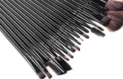 Make-up Kwasten Set - Professionele Kwasten - 24-delig Met Tasje - Cosmetica Kwasten - Zwart - Rheme 27 Make-up Kwasten Set - Professionele Kwasten - 24-delig Met Tasje - Cosmetica Kwasten - Zwart - Rheme -Modecosmetica Winkel 1200x776 3