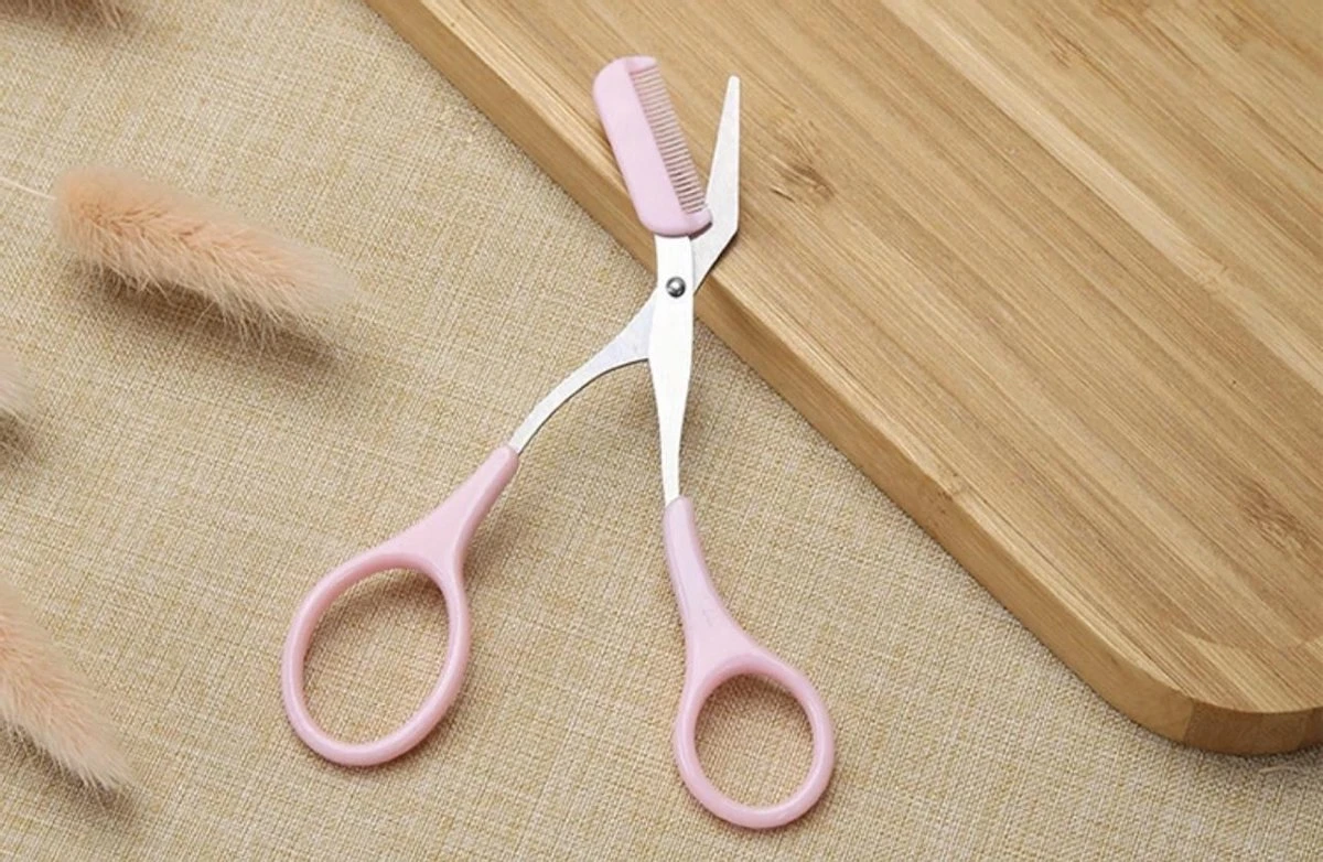 Without Lemons | Wenkbrauwschaar | Wenkbrauw Trimmer | Browshaper | BeautyTool | Gezichts Schaar | Dames| Ontharing | Design | Roze 6 Without Lemons | Wenkbrauwschaar | Wenkbrauw Trimmer | Browshaper | BeautyTool | Gezichts Schaar | Dames| Ontharing | Design | Roze - Image 4