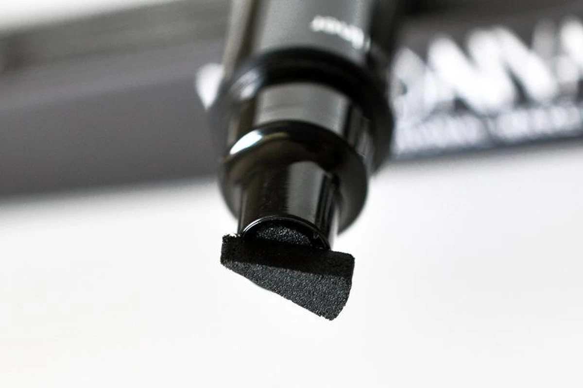 HANDAIYAN® | Eyeliner Met Wing Stempel | Zwarte Oog Stempel | 2 In 1 Eyeliner | Eyeliner Tool | Wing Eyeliner | Wing Stamp 10 HANDAIYAN® | Eyeliner Met Wing Stempel | Zwarte Oog Stempel | 2 In 1 Eyeliner | Eyeliner Tool | Wing Eyeliner | Wing Stamp - Image 8