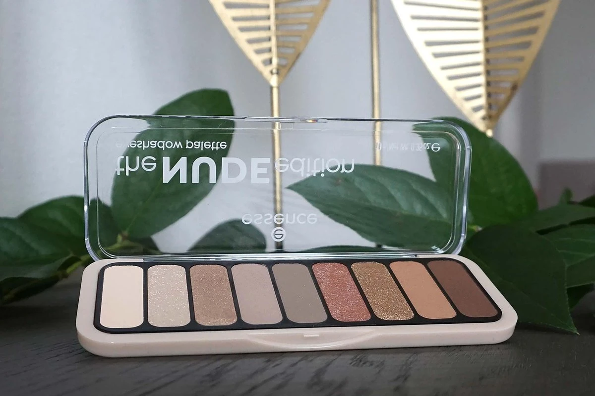 Essence The Nude Edition Eyeshadow Palette 4 Essence The Nude Edition Eyeshadow Palette - Image 2