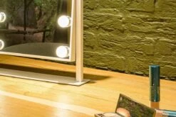 United Entertainment - Hollywood Spiegel Met 12 LEDs - 36x47,5 Cm - Wit 14 United Entertainment - Hollywood Spiegel Met 12 LEDs - 36x47,5 Cm - Wit -Modecosmetica Winkel 1200x800 46