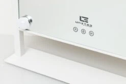 United Entertainment - Hollywood Spiegel Met 12 LEDs - 36x47,5 Cm - Wit 19 United Entertainment - Hollywood Spiegel Met 12 LEDs - 36x47,5 Cm - Wit -Modecosmetica Winkel 1200x800 47