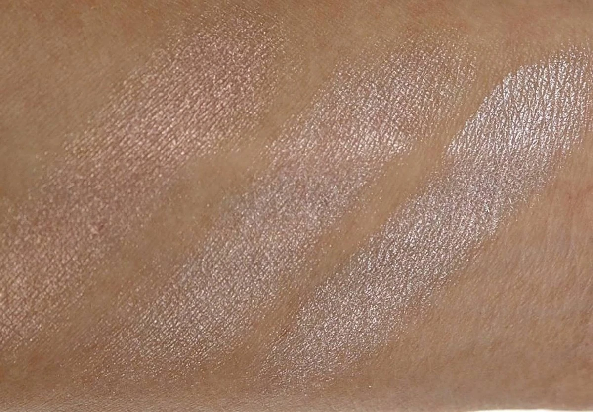 Hearts Blusher - Peachy Pink Kisses 4 Hearts Blusher - Peachy Pink Kisses - Image 2