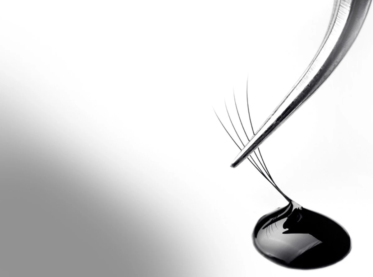 Lavertu Cosmetics - Wimperlijm - Wimperextensionslijm - 1-2sec Droogtijd - Langhoudend - Geen Irritatie - 9 Weken Retentie - Te Gebruiken In Moeilijke Omgevingsfactoren - 10ML 4 Lavertu Cosmetics - Wimperlijm - Wimperextensionslijm - 1-2sec Droogtijd - Langhoudend - Geen Irritatie - 9 Weken Retentie - Te Gebruiken In Moeilijke Omgevingsfactoren - 10ML - Image 2