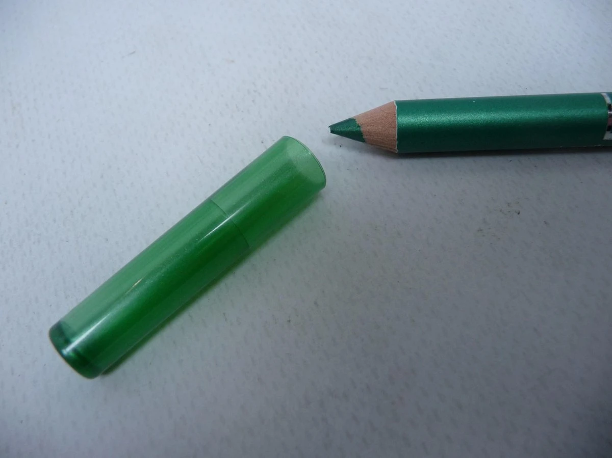 Superlooks Lip & Eyeliner Potloden Met Sluitcap Assortiment Set Van 12 Stuks Verschillende Kleuren, Watervast. 7 Superlooks Lip & Eyeliner Potloden Met Sluitcap Assortiment Set Van 12 Stuks Verschillende Kleuren, Watervast. - Image 5