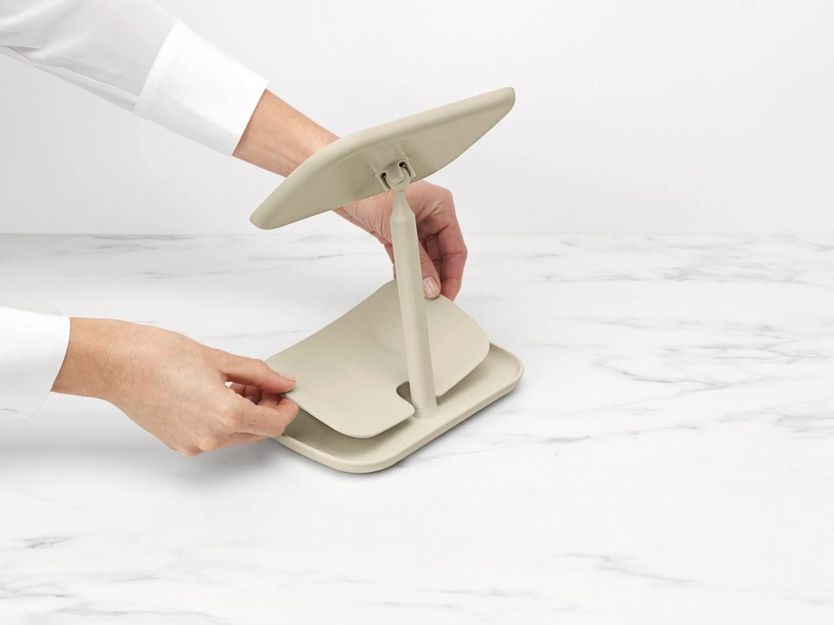 Brabantia ReNew Make-up Spiegel - Met Accessoireschaal - Soft Beige 16 Brabantia ReNew Make-up Spiegel - Met Accessoireschaal - Soft Beige - Image 14