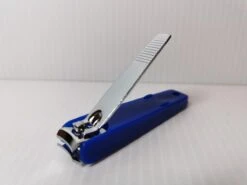 Nagelknipper Middel 7*1.5*1.5cm Met Handig Opvangbakje -Modecosmetica Winkel 1200x900 2