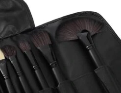 Make-up Kwasten Set - Professionele Kwasten - 24-delig Met Tasje - Cosmetica Kwasten - Zwart - Rheme 21 Make-up Kwasten Set - Professionele Kwasten - 24-delig Met Tasje - Cosmetica Kwasten - Zwart - Rheme -Modecosmetica Winkel 1200x925 2