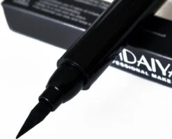 HANDAIYAN® | Eyeliner Met Wing Stempel | Zwarte Oog Stempel | 2 In 1 Eyeliner | Eyeliner Tool | Wing Eyeliner | Wing Stamp 19 HANDAIYAN® | Eyeliner Met Wing Stempel | Zwarte Oog Stempel | 2 In 1 Eyeliner | Eyeliner Tool | Wing Eyeliner | Wing Stamp -Modecosmetica Winkel 1200x971 4