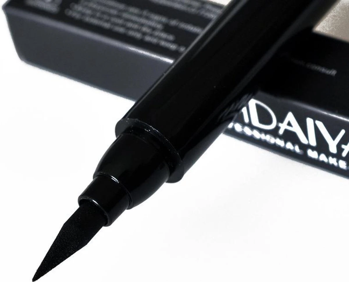 HANDAIYAN® | Eyeliner Met Wing Stempel | Zwarte Oog Stempel | 2 In 1 Eyeliner | Eyeliner Tool | Wing Eyeliner | Wing Stamp 11 HANDAIYAN® | Eyeliner Met Wing Stempel | Zwarte Oog Stempel | 2 In 1 Eyeliner | Eyeliner Tool | Wing Eyeliner | Wing Stamp - Image 9