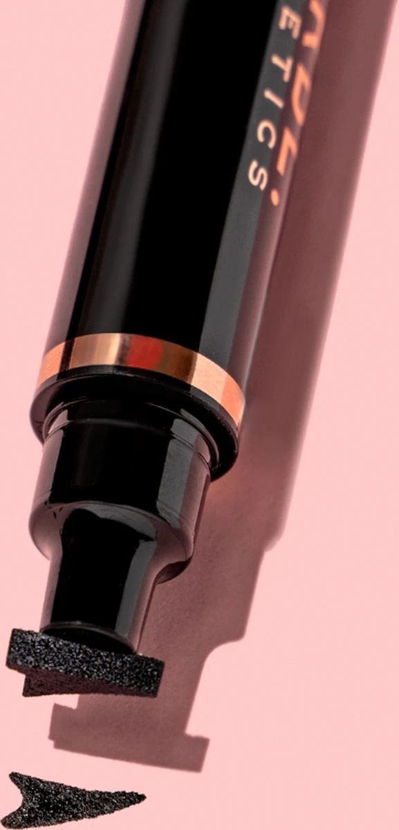 MARBL. Cosmetics - Easy Wing - Eyeliner Stempel - 8mm - Waterproof - Vlekproof - Vegan - Dierproefvrij 8 MARBL. Cosmetics - Easy Wing - Eyeliner Stempel - 8mm - Waterproof - Vlekproof - Vegan - Dierproefvrij - Image 6