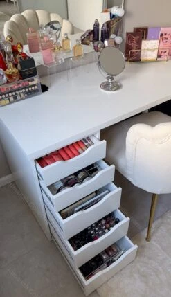 Jumanah® Collections - "Sorted" Large Lip Set - Make Up Organizer - Ladeverdeler - Lade Organizer - Transparant - Acryl - Kunststof - Ikea Alex 5 Ladeblok 16 Jumanah® Collections - "Sorted" Large Lip Set - Make Up Organizer - Ladeverdeler - Lade Organizer - Transparant - Acryl - Kunststof - Ikea Alex 5 Ladeblok -Modecosmetica Winkel 691x1200 8