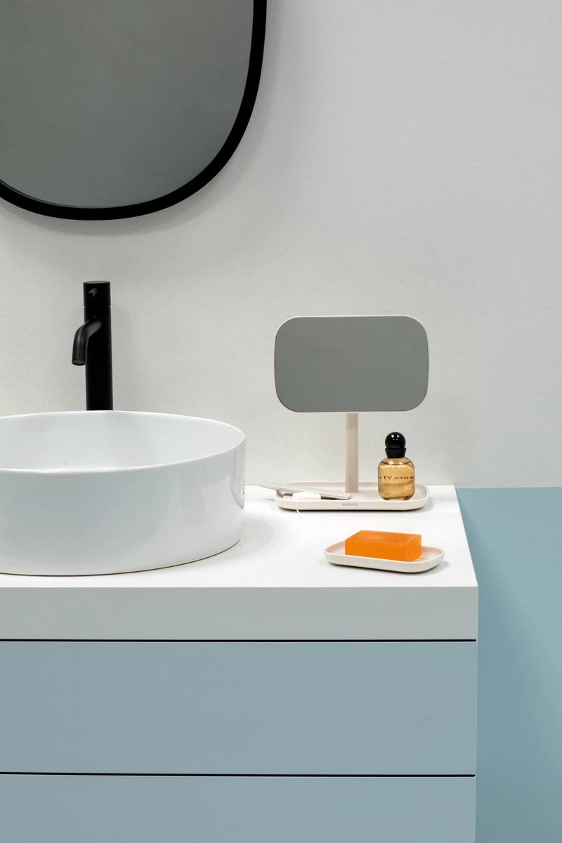 Brabantia ReNew Make-up Spiegel - Met Accessoireschaal - Soft Beige 8 Brabantia ReNew Make-up Spiegel - Met Accessoireschaal - Soft Beige - Image 6