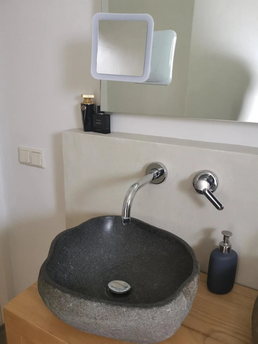 Vergroot Make Up En Scheer Spiegel Met LED Verlichting Vierkant - 10x Vegroting En Natuurlijk Licht Voor Cosmetica/Scheren/Epileren - 360° Graden Verstelbare Zuignap En Wandbevestiging 7 Vergroot Make Up En Scheer Spiegel Met LED Verlichting Vierkant - 10x Vegroting En Natuurlijk Licht Voor Cosmetica/Scheren/Epileren - 360° Graden Verstelbare Zuignap En Wandbevestiging - Image 5