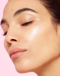 L’Oréal Paris 01 Iconoc Glow Highlighter - Poeder Highlighter - 9 Gr. 15 L’Oréal Paris 01 Iconoc Glow Highlighter - Poeder Highlighter - 9 Gr. -Modecosmetica Winkel 957x1200 1