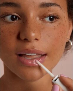 Labello Caring Lip Oil Dress Nude - 5.5 Ml -Modecosmetica Winkel 962x1200 2